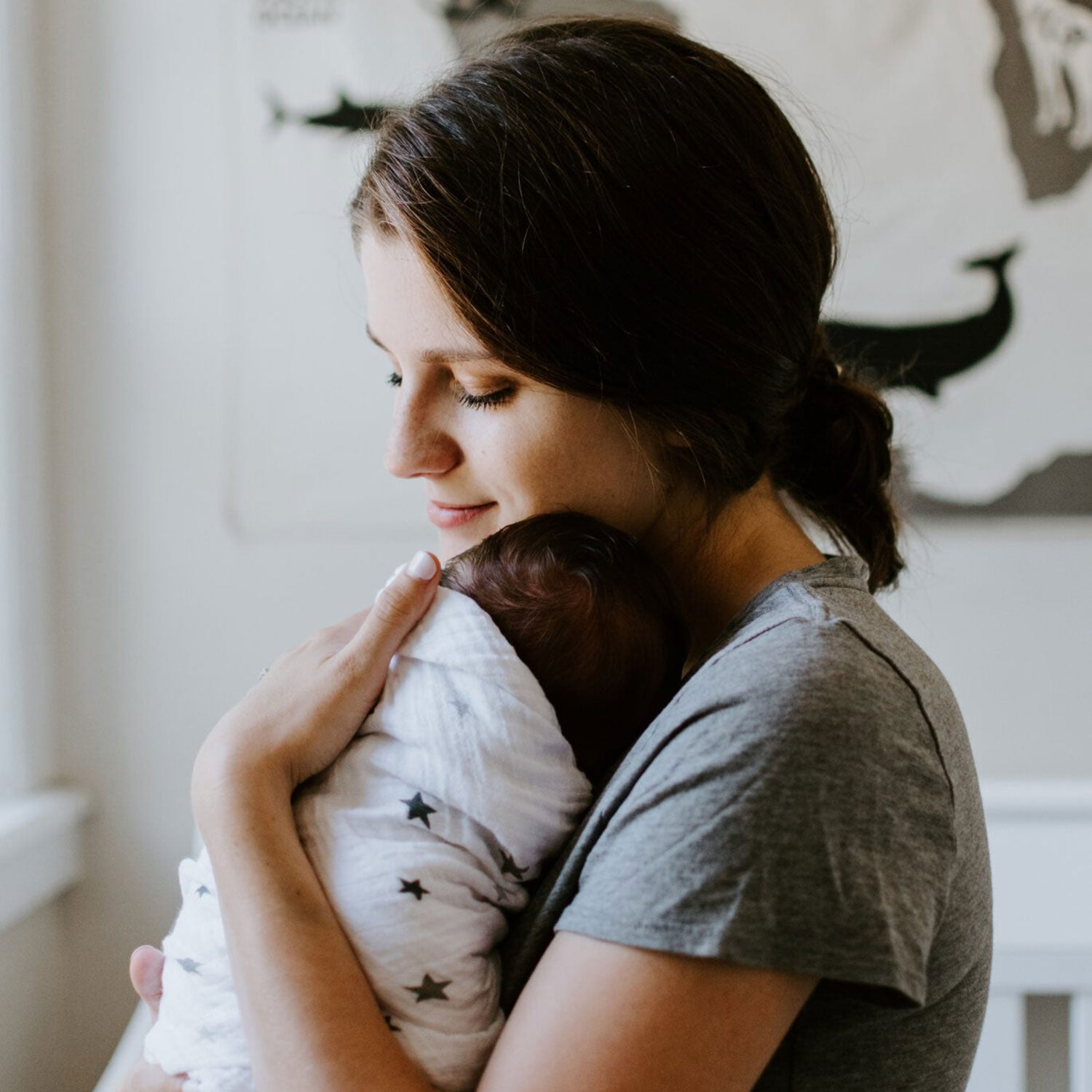 Babys tragen und halten: Die sichersten Trage- und Haltetechniken